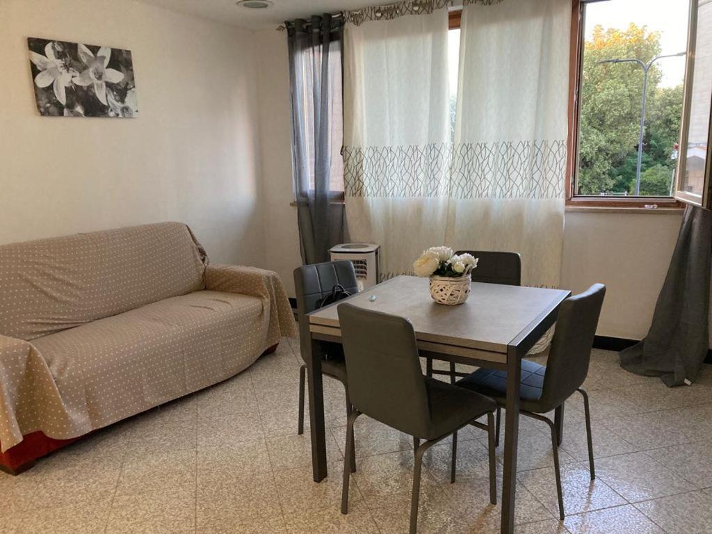 Appartamento Sulla Piazza 90 M Dal Mare Anzio Kültér fotó